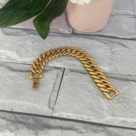 Vintage MONET 80’/90’s gold tone Cuban link BRACELET 7.5” - Picture 2 of 6